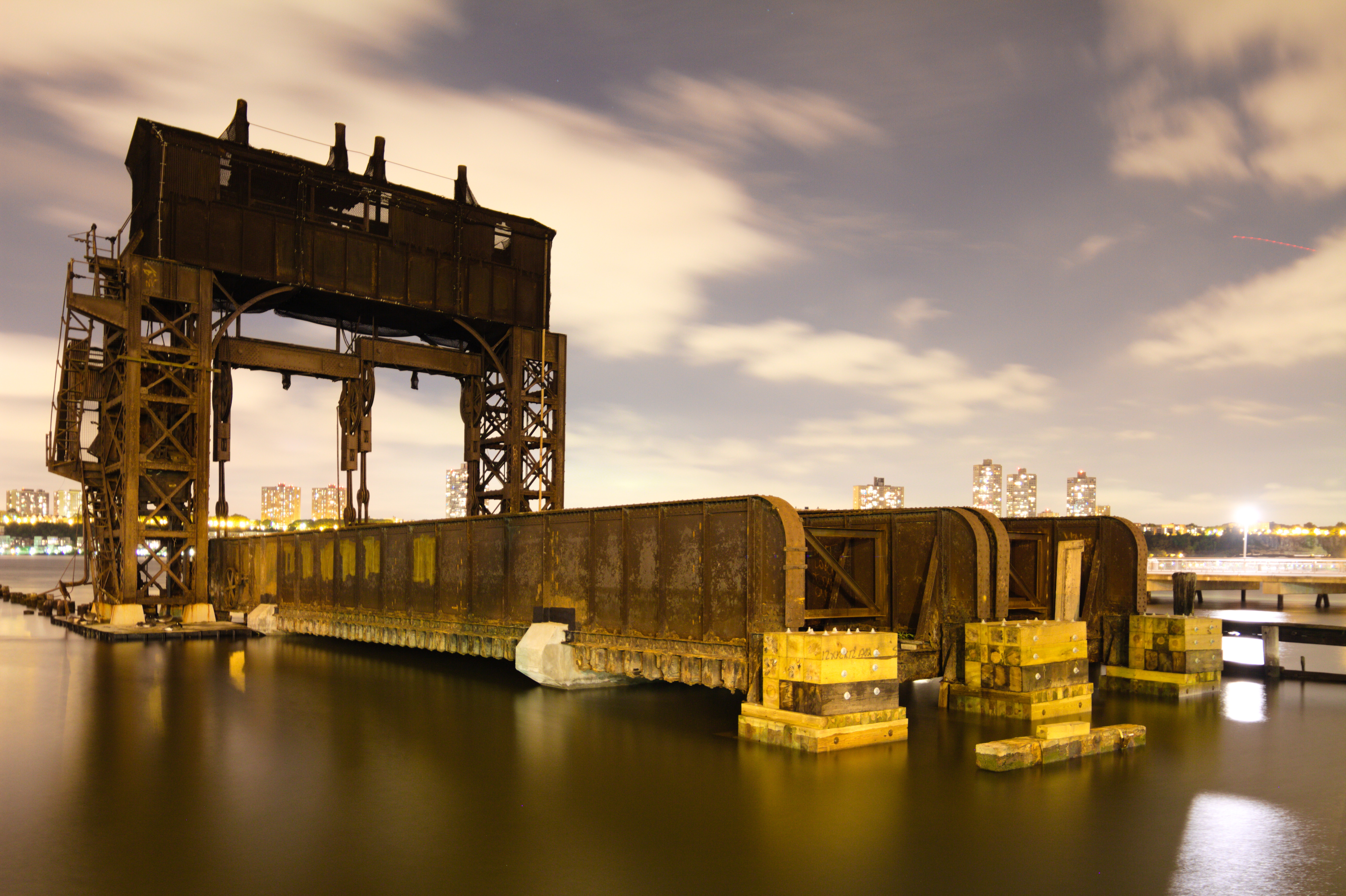 Railroad floatbridge